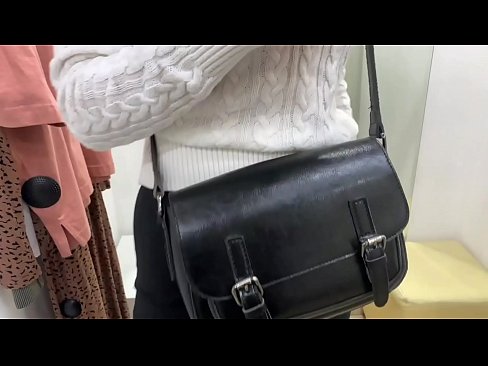 ❤️ فٹنگ روم میں ڈلڈو کے ساتھ نوجوان کتیا فیرل بیری کی عوامی مشت زنی ❤❌  ہم پر ur.mailkassa.ru ️❤